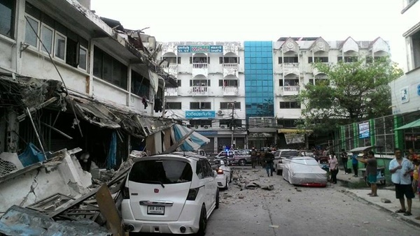 ระเบียงตึกเก่าถล่ม ย่านประชานิเวศน์