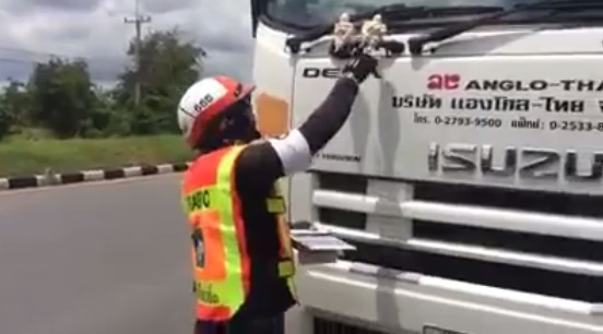 ติดตั้งตุ๊กตาไฟหน้ารถ