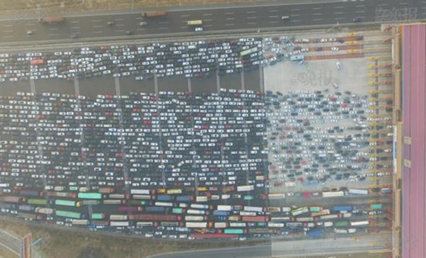 รถนับหมื่นติดแช่บนทางด่วน ช่วงวันหยุดปีใหม่