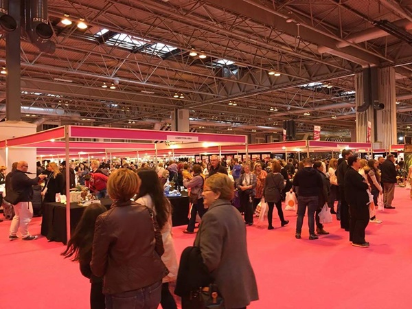 คนไทยปั้นน้ำตาลพานพุ่มสักการะพ่อหลวง คว้ารางวัลระดับโลก