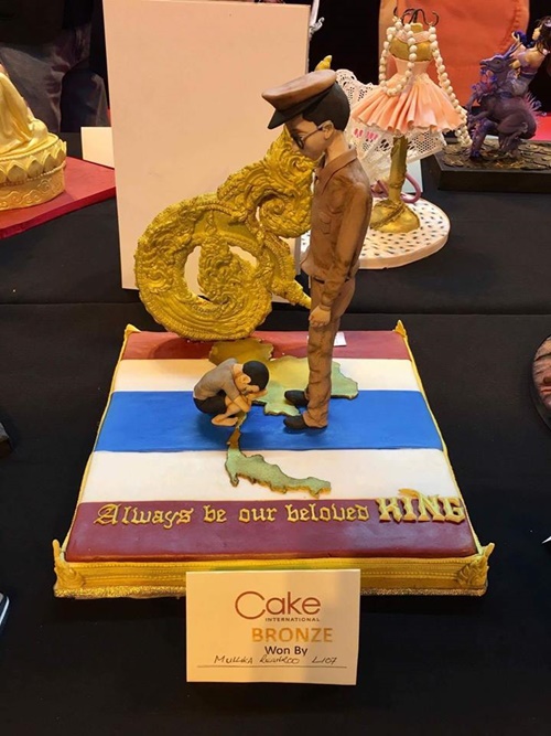 คนไทยปั้นน้ำตาลพานพุ่มสักการะพ่อหลวง คว้ารางวัลระดับโลก