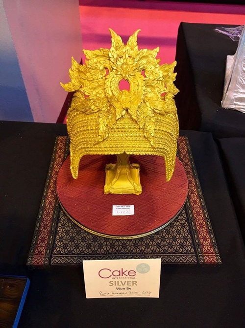 คนไทยปั้นน้ำตาลพานพุ่มสักการะพ่อหลวง คว้ารางวัลระดับโลก