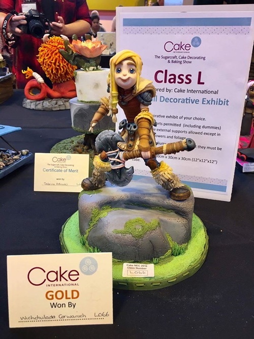 คนไทยปั้นน้ำตาลพานพุ่มสักการะพ่อหลวง คว้ารางวัลระดับโลก