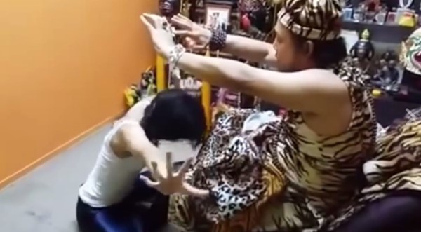 เจ้าสำนักร่ายคาถาใส่สาว เรียกเสือสมิง