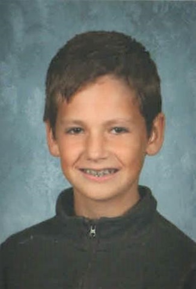 เด็กชายหายตัวไปจากบ้าน พบเหลือแต่ร่างถูกฝังใต้หิมะหนักหลายตัน