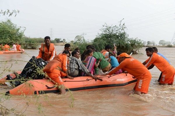 ไซโคลนโกเมนถล่มอินเดีย