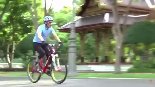 สมเด็จพระบรมฯ ทรงซ้อมปั่นจักรยาน BIKE FOR MOM ปั่นเพื่อแม่