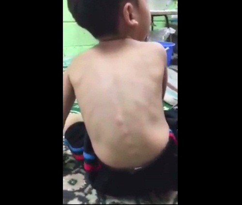 พ่ออัดคลิปพาเด็ก 3 ขวบไปสักยันต์