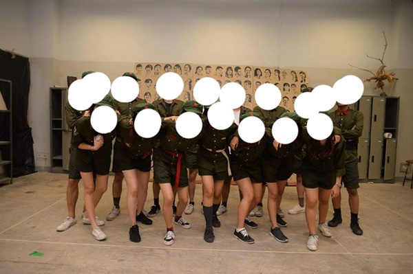 นักศึกษาใส่ชุดฮิตเลอร์