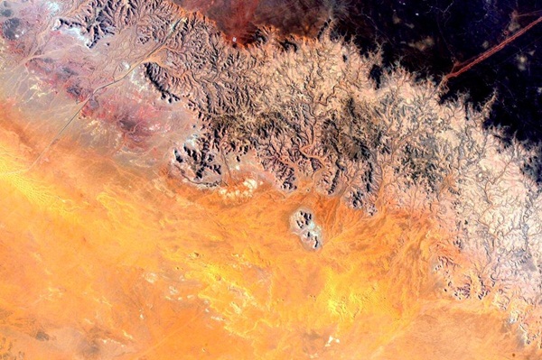 ภาพชุดทะเลทรายซาฮาราจากมุมมองอวกาศ