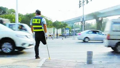 หนุ่มพิการขา สมัครเป็นจราจรอาสา