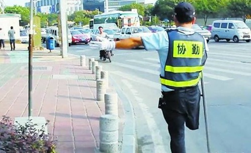 หนุ่มพิการขา สมัครเป็นจราจรอาสา