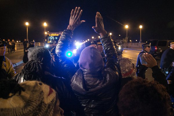 ตำรวจรัวยิงวัยรุ่นผิวสีดับ ทั้งที่ไร้ความผิด