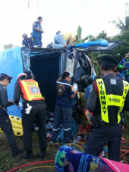 รถทัวร์เชียงใหม่คว่ำที่อ่างทอง