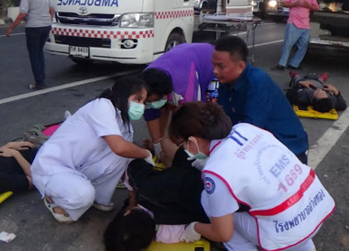 รถทัวร์เชียงใหม่คว่ำที่อ่างทอง