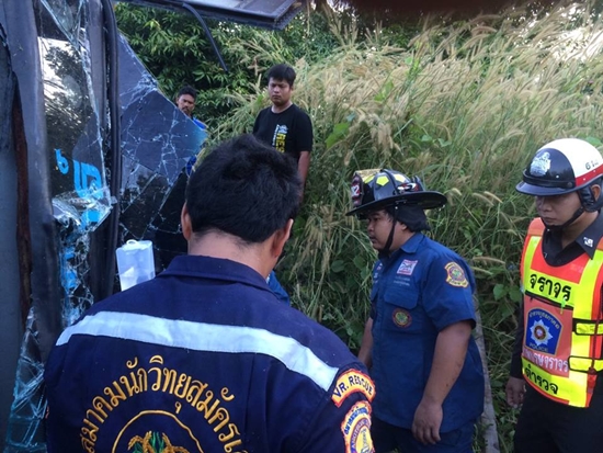 รถทัวร์เชียงใหม่คว่ำที่อ่างทอง