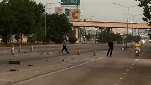 กระสุน-ระเบิด ร่วงเต็มถนนมิตรภาพ ขอนแก่น