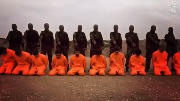 กบฏซีเรียจับนักโทษ ISIS อัดคลิปสังหาร