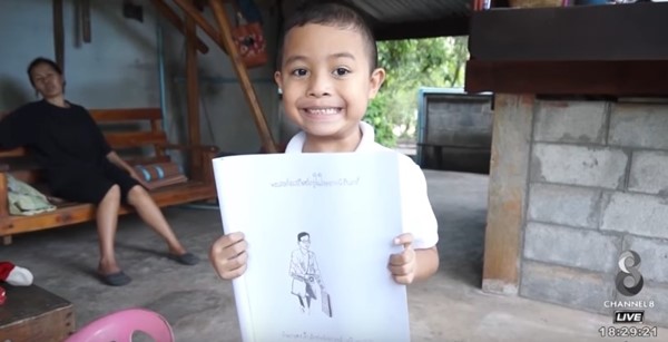น้องไอซ์ เด็กอัจฉริยะ 6 ขวบ วาดภาพในหลวง