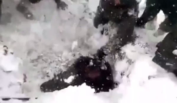 ทหารรอดหลังถูกฝังใต้หิมะ 6 วัน