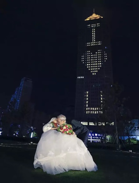 ปู่วัย 84 เซอร์ไพรส์ภรรยาวันวาเลนไทน์