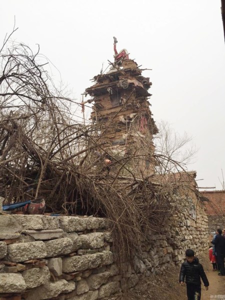 สร้างบ้านจากเศษไม้-ดิน 