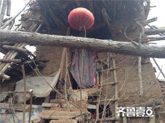 สร้างบ้านจากเศษไม้-ดิน 