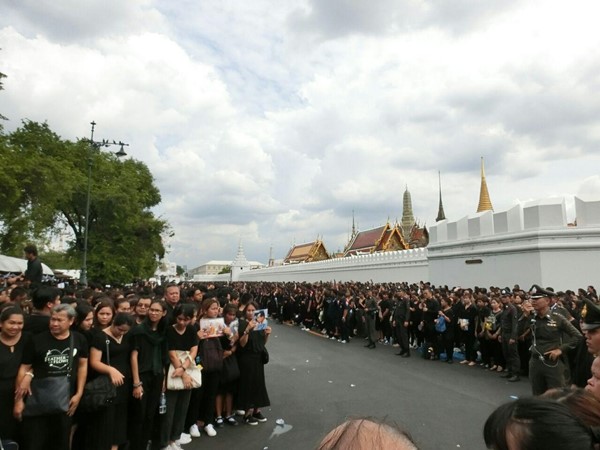 ถวายสักการะพระบรมศพ