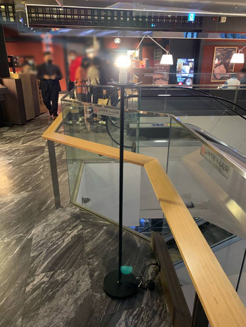 เด็กทำโคมไฟแตก