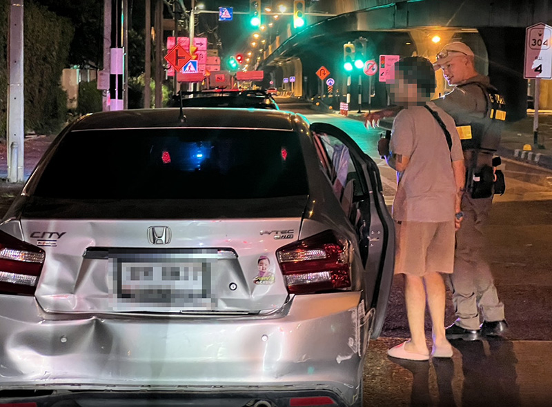 ยืมรถไปชน