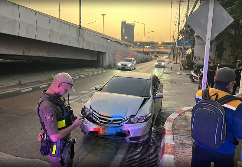 ยืมรถไปชน