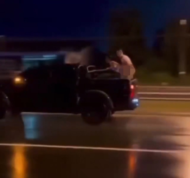 ต่างชาติเล่นเซ็กส์ท้ายกระบะ