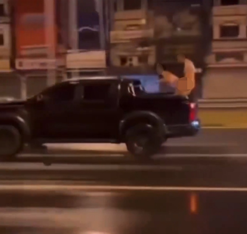 ต่างชาติเล่นเซ็กส์ท้ายกระบะ