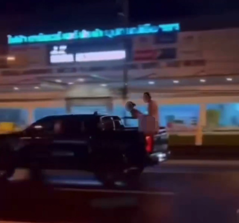 ต่างชาติเล่นเซ็กส์ท้ายกระบะ