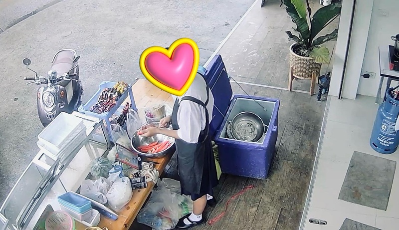 เด็ก ม.6 บอกจะลาออกจากโรงเรียน ครูรับมาเลี้ยง