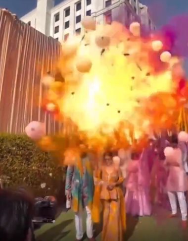 ลูกโป่งสวรรค์ในพิธีแต่งงานระเบิดไฟลุก