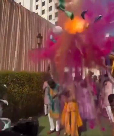 ลูกโป่งสวรรค์ในพิธีแต่งงานระเบิดไฟลุก 