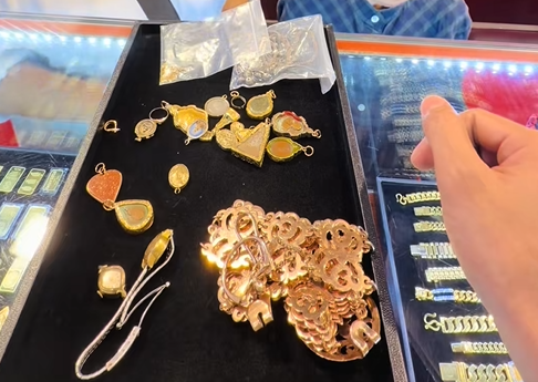 ยายหลานกู้เงิน ไถ่ทรัพย์สินมาขาย 