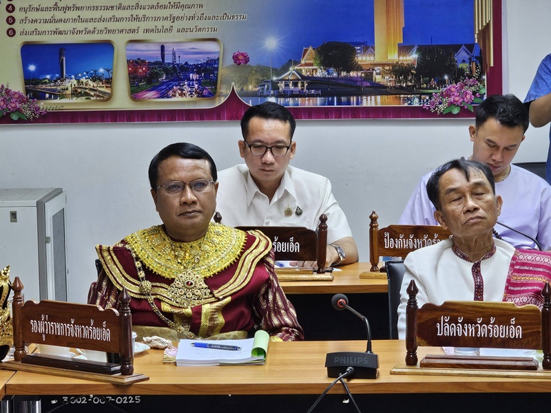 ผู้ว่าฯ ร้อยเอ็ดนำทีมข้าราชการแต่งธีมมหาเวสสันดรชาดก