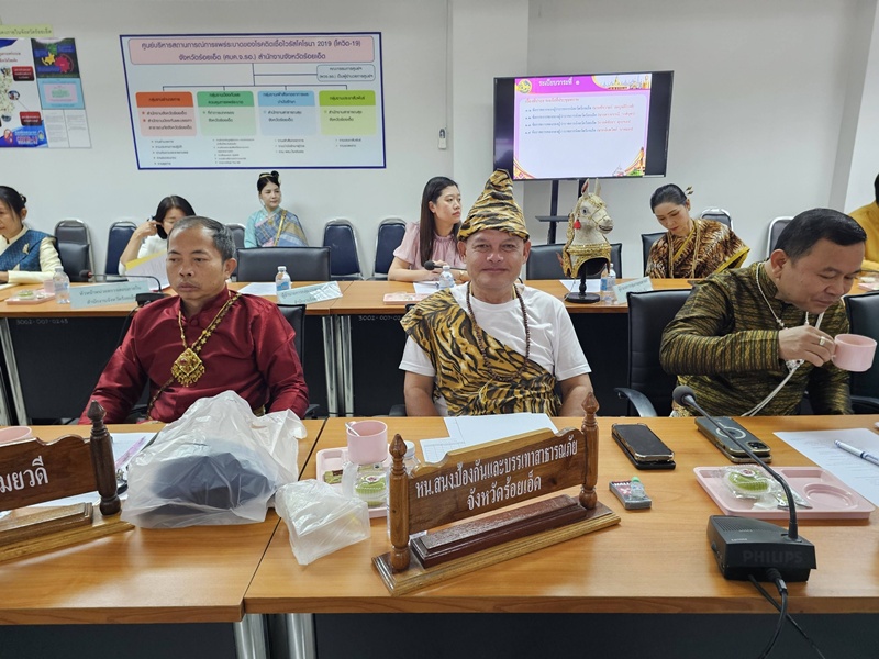 ผู้ว่าฯ ร้อยเอ็ดนำทีมข้าราชการแต่งธีมมหาเวสสันดรชาดก