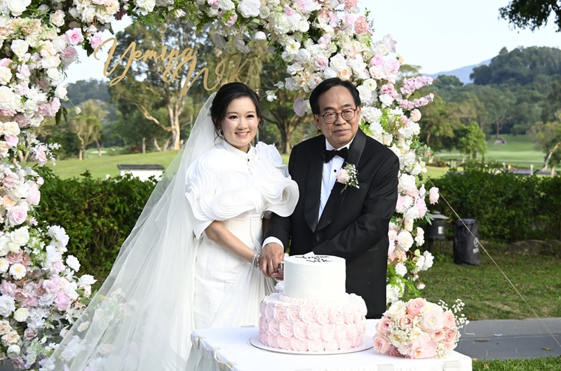 นักแสดงแต่งงานกับรุ่นพ่อ นักแสดงแต่งงานกับรุ่นพ่อ