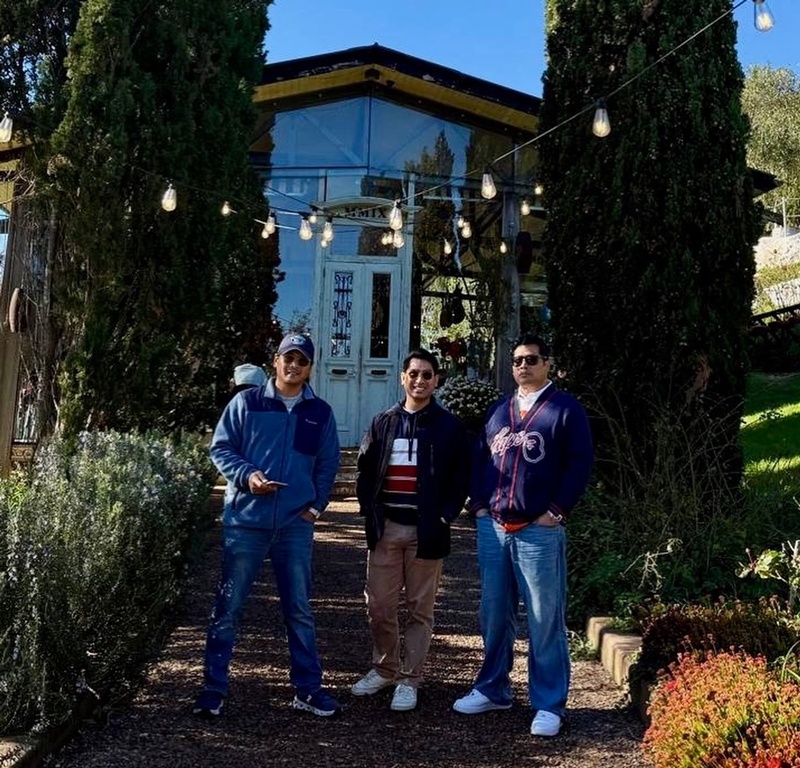 ท่านอ้น วัชเรศร โพสต์ภาพอบอุ่น ร่วมเฟรม 3 พี่น้องที่นิวซีแลนด์ ท่านอ้น วัชเรศร โพสต์ภาพอบอุ่น ร่วมเฟรม 3 พี่น้องที่นิวซีแลนด์