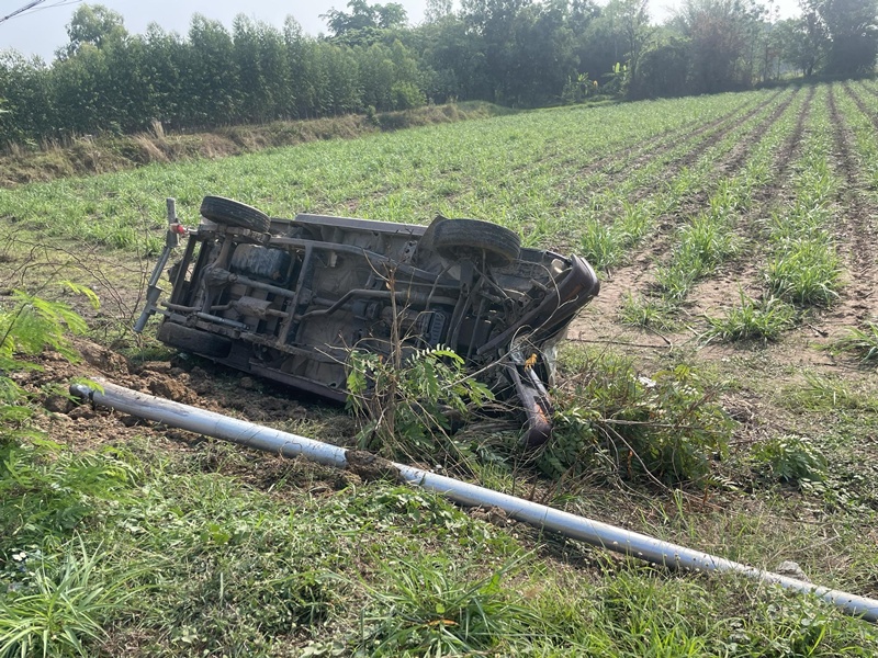 รถทัศนศึกษาอัดท้ายกระบะ