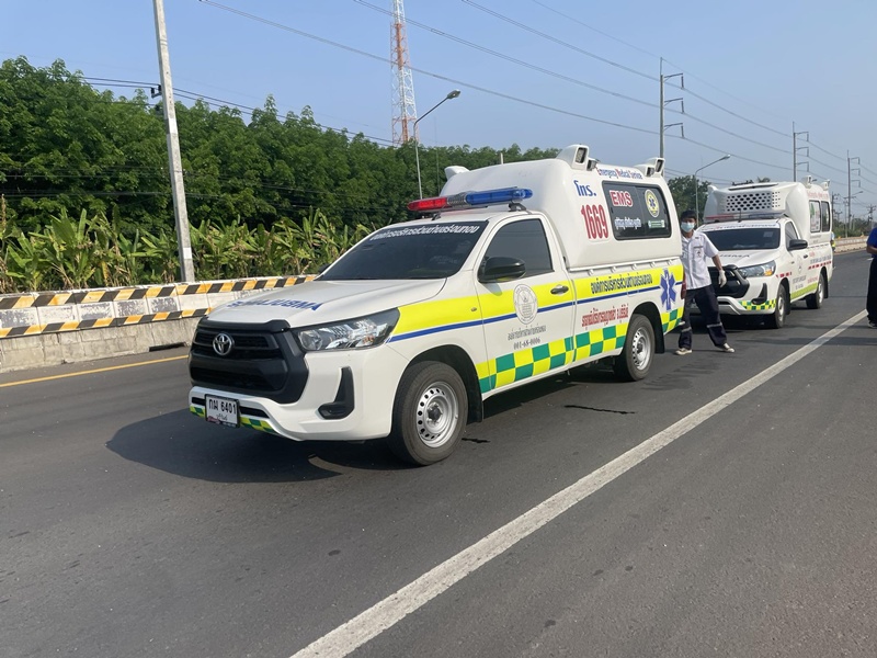 รถทัศนศึกษาอัดท้ายกระบะ