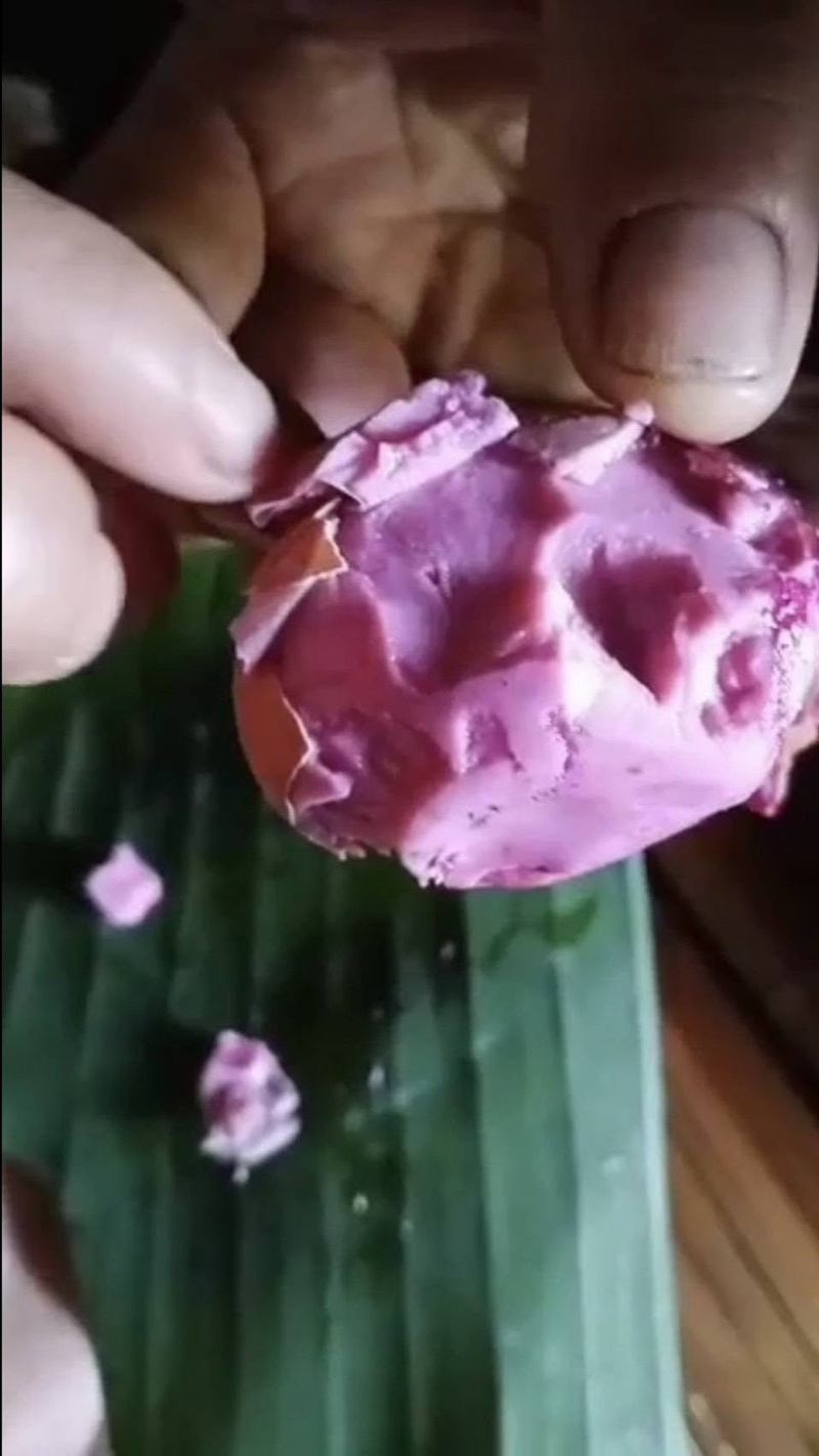 ไข่ไก่สีชมพู