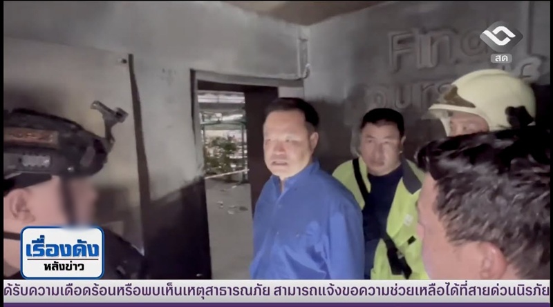 ชายแต่งทหารเต็มยศเดินข้างนายกฯ คือใคร
