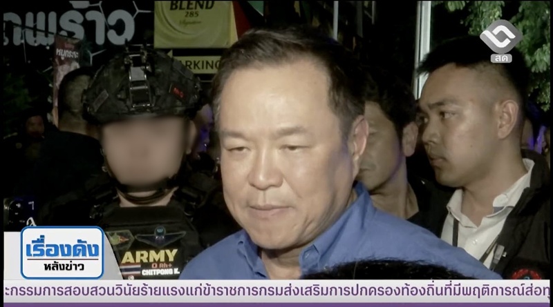 ชายแต่งทหารเต็มยศเดินข้างนายกฯ คือใคร