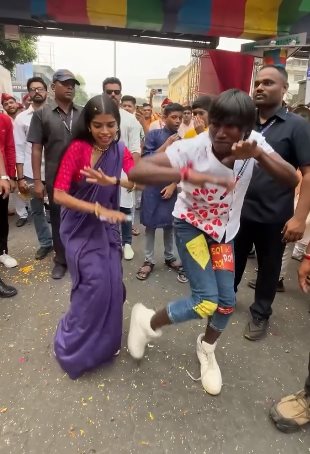 สุราช ชาเวน จัสติน บีเบอร์ สาขาอินเดีย