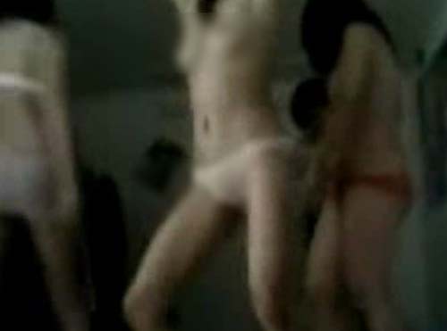 คลิปนักศึกษาเวียดนาม เต้นเปลือยอก 