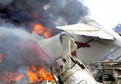 เครื่องบินโดยสารไนจีเรียพุ่งชนตึกกลางเมือง